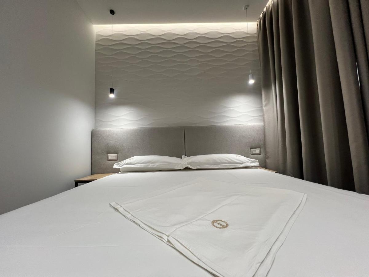 Enzo Rooms & Apartment Blloku Tiran Dış mekan fotoğraf