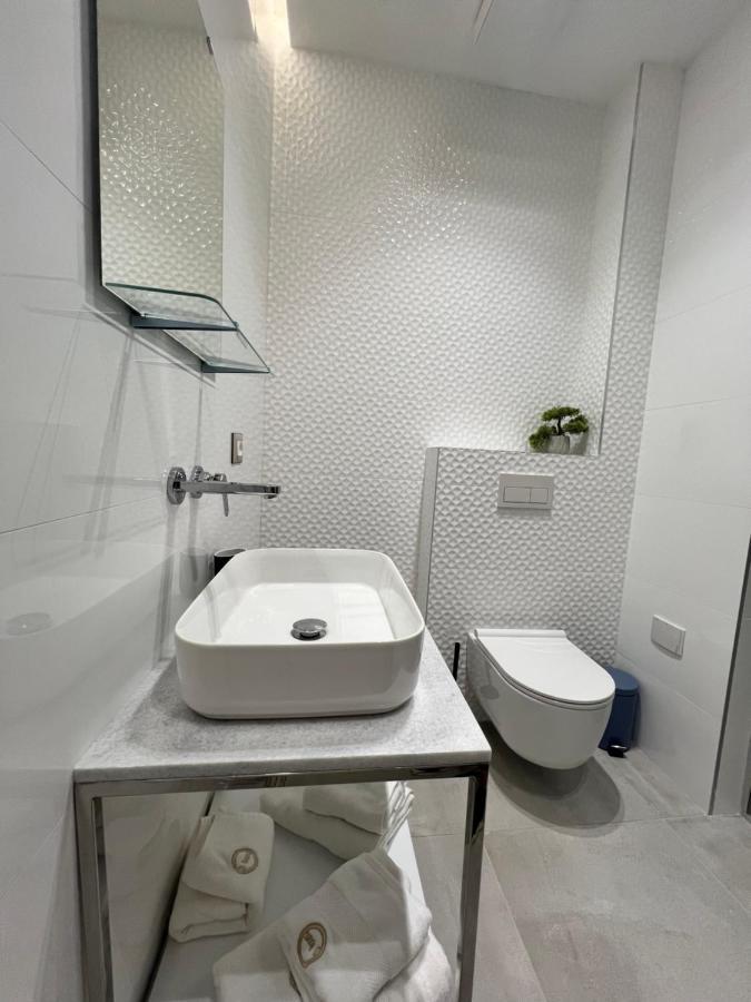 Enzo Rooms & Apartment Blloku Tiran Dış mekan fotoğraf