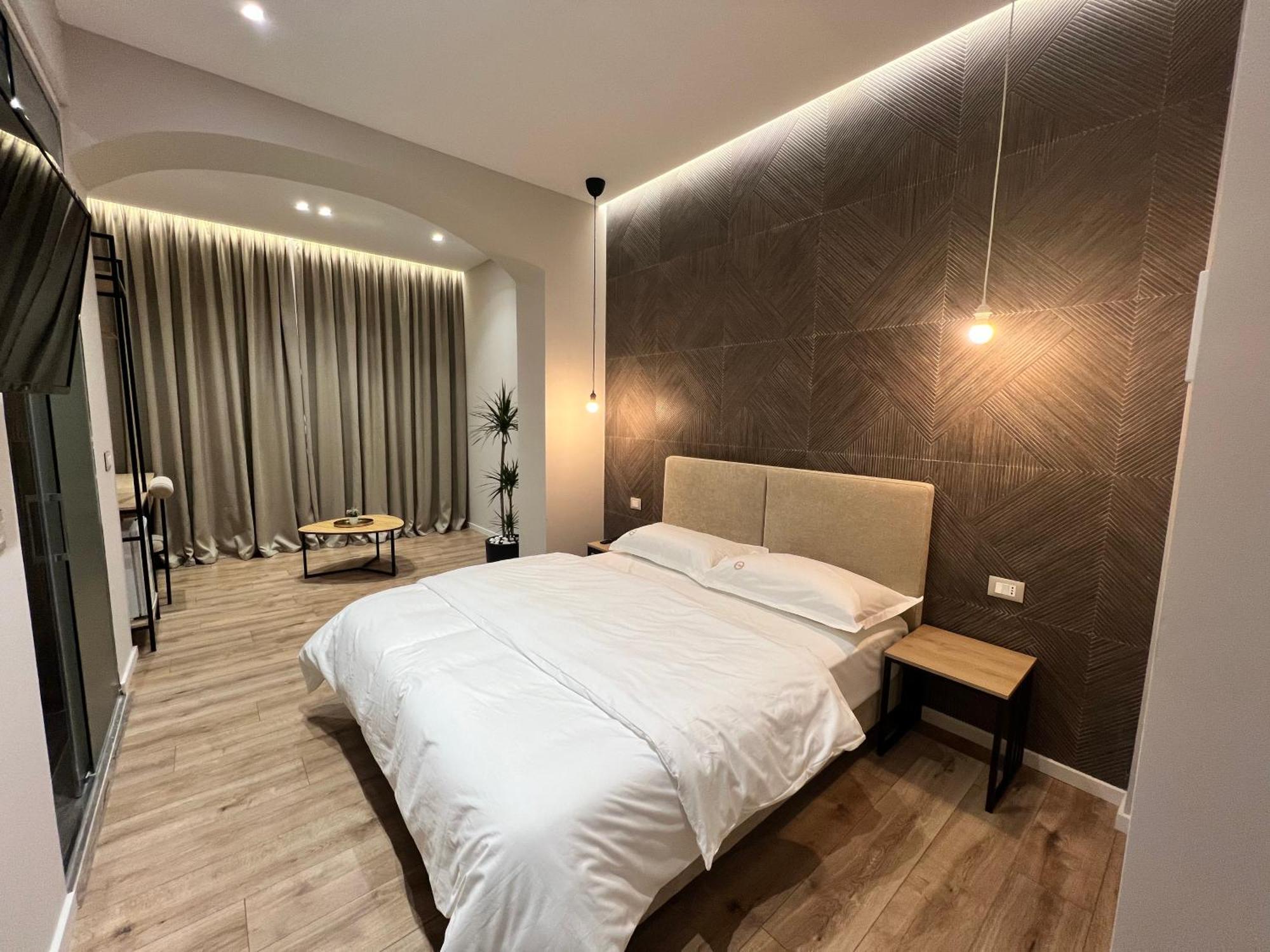 Enzo Rooms & Apartment Blloku Tiran Dış mekan fotoğraf