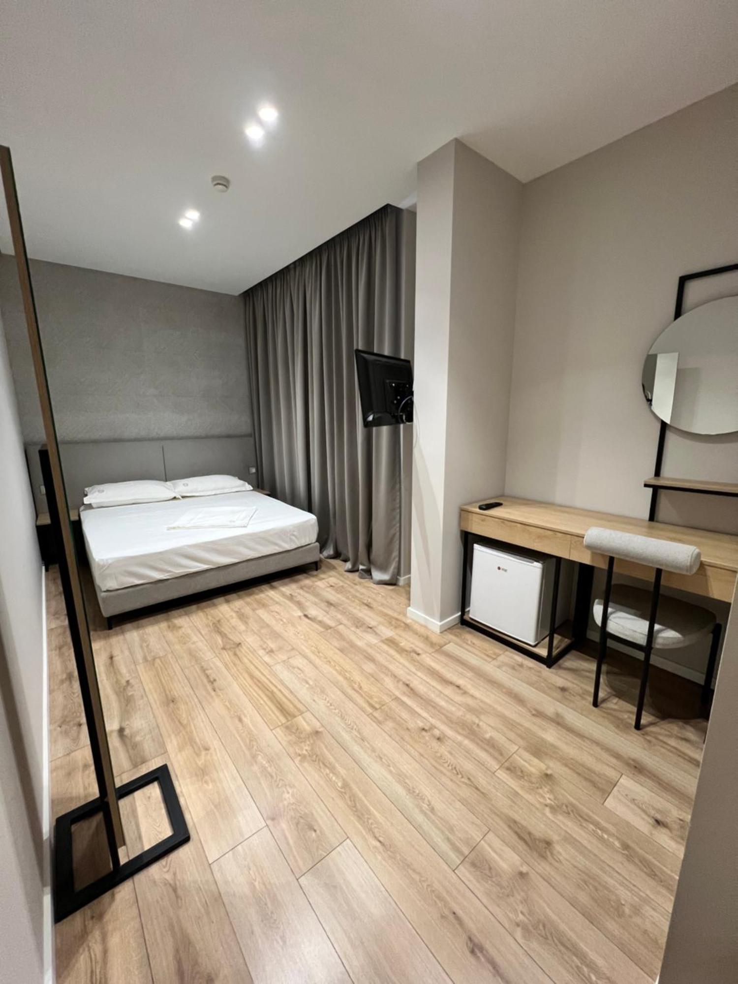 Enzo Rooms & Apartment Blloku Tiran Dış mekan fotoğraf