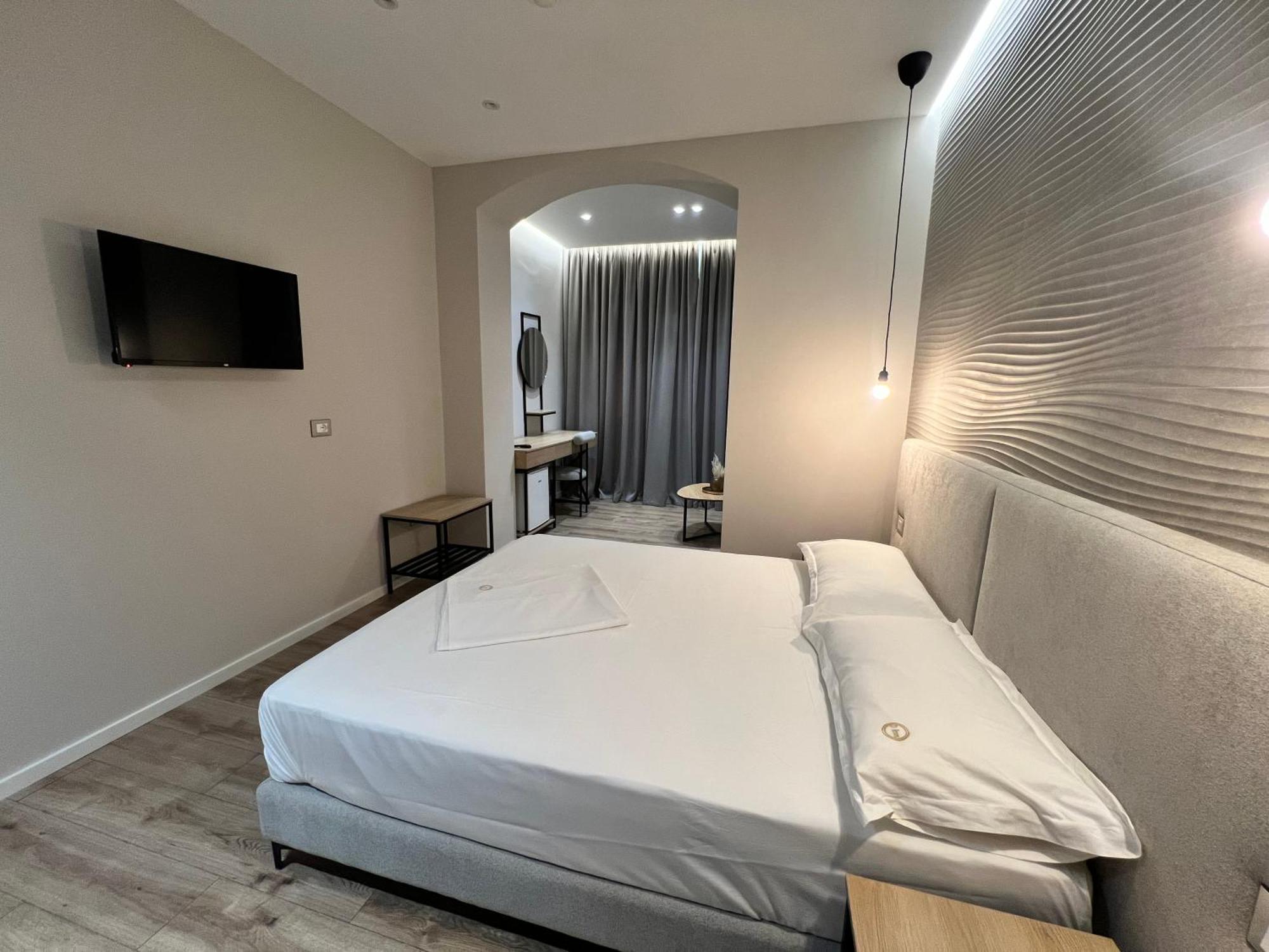 Enzo Rooms & Apartment Blloku Tiran Dış mekan fotoğraf