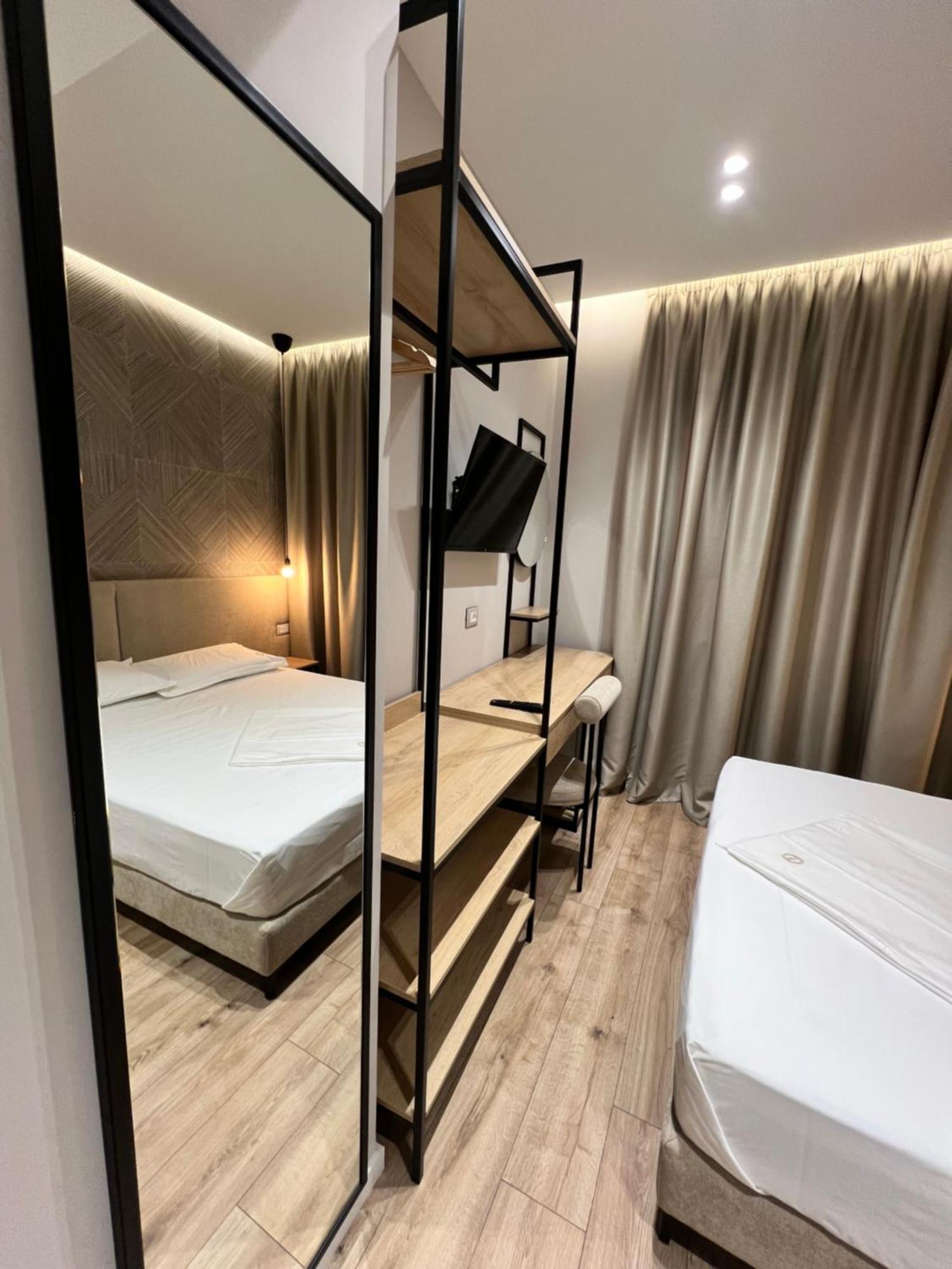 Enzo Rooms & Apartment Blloku Tiran Dış mekan fotoğraf